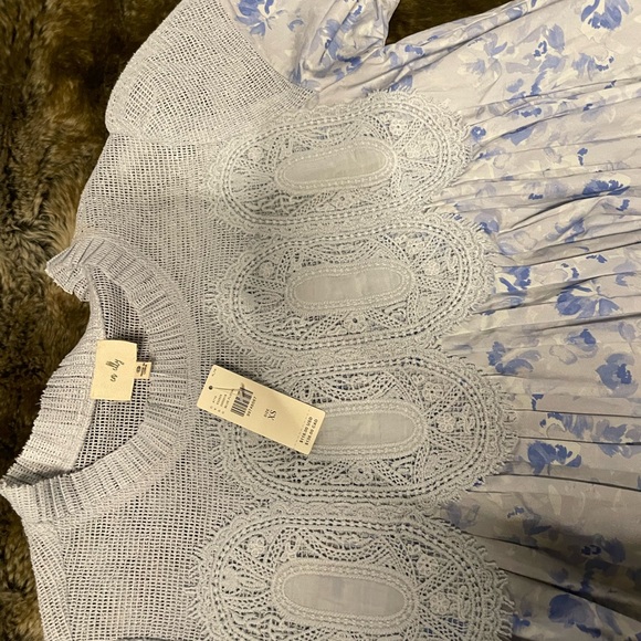 Anthropologie White and Blue Floral Lace Blouse - Picture 4 of 6